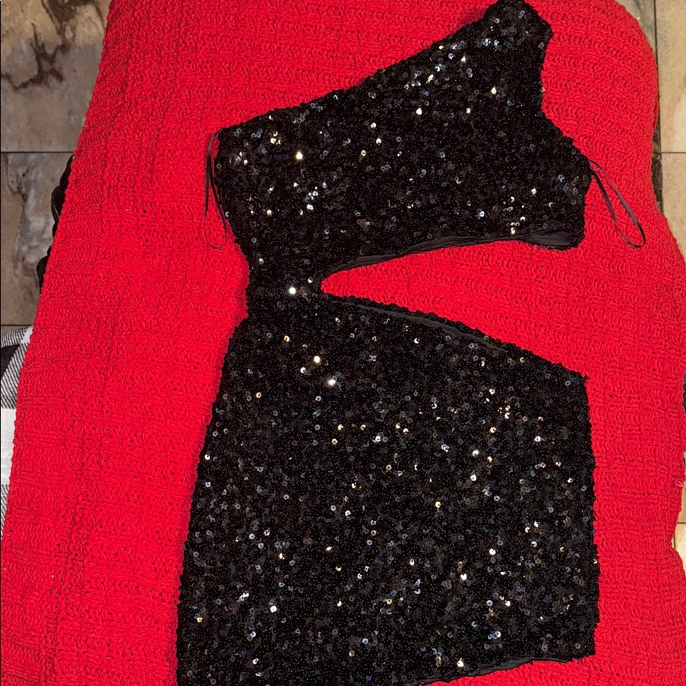 EDIKTED Black Sequin One-Shoulder Dress
